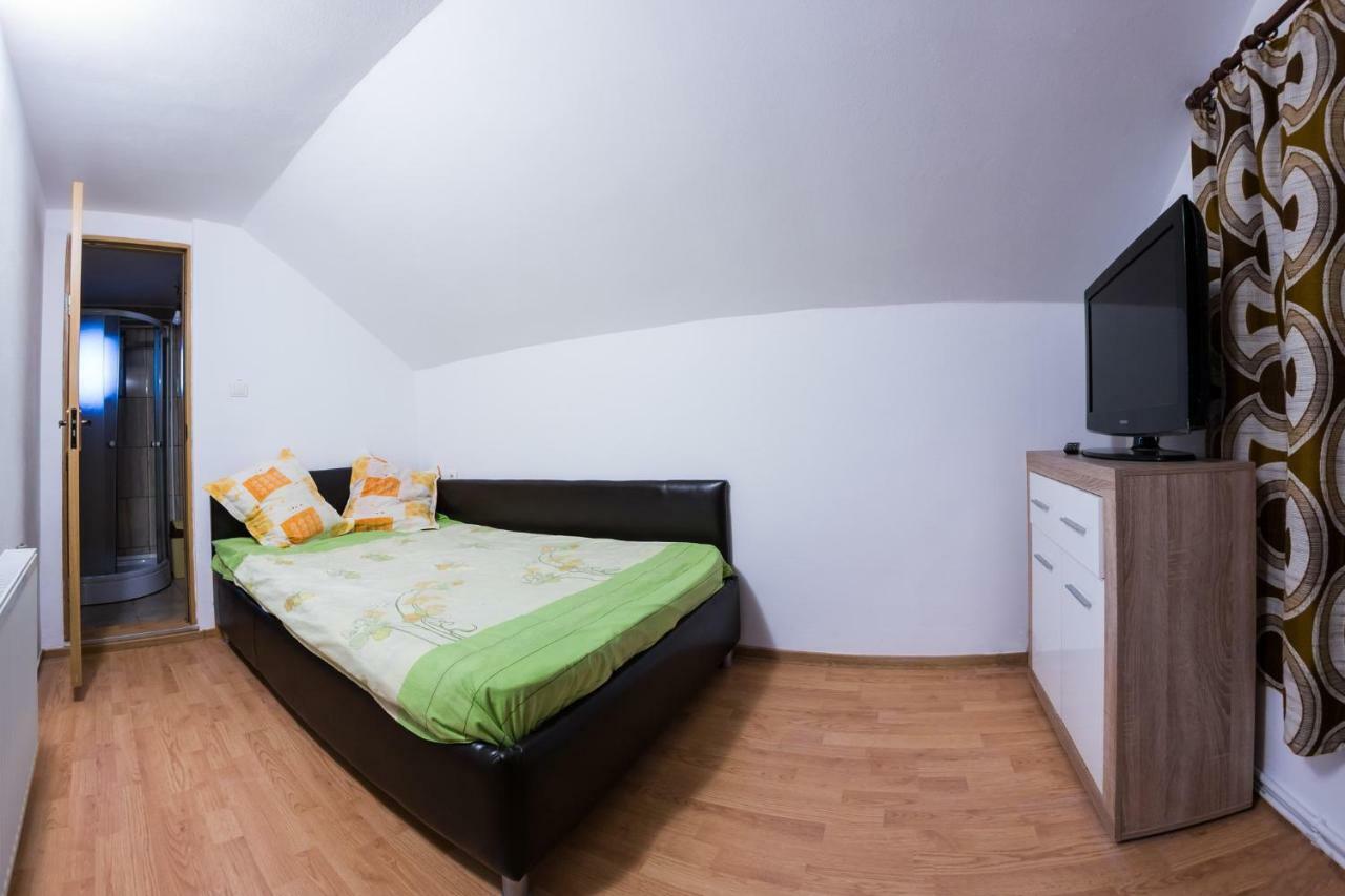 Casa De Vacanta Jeny Novaci-Străini 외부 사진