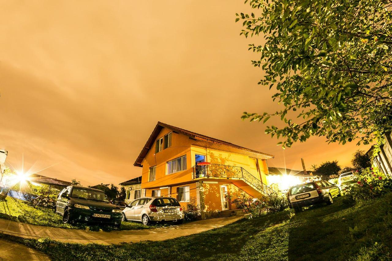 Casa De Vacanta Jeny Novaci-Străini 외부 사진